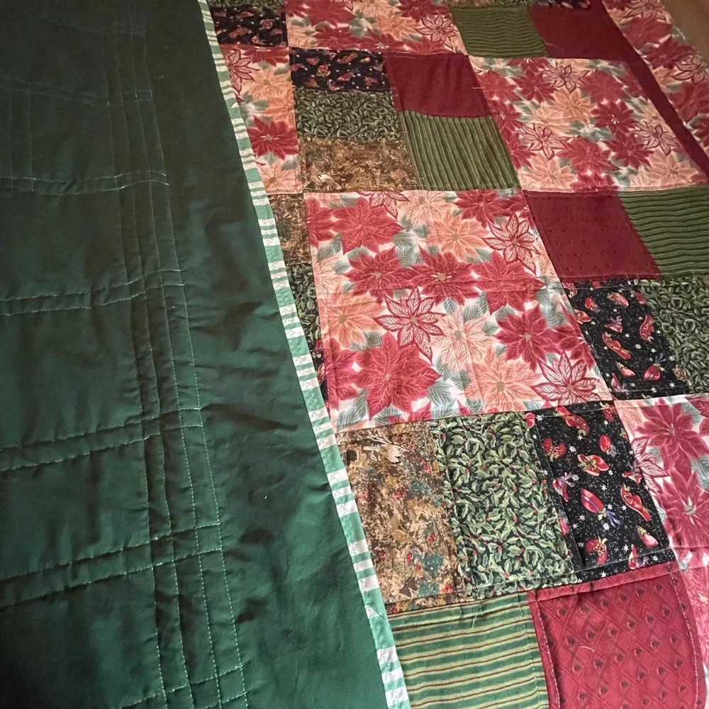 Handmade Patchwork Quilt in Cranberry Red, Green & Cream - Picture 9 of 13
